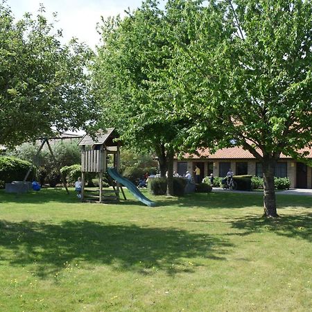 De Meiboom Vakantiehoeve Tot 21 Pers Langemark Kültér fotó