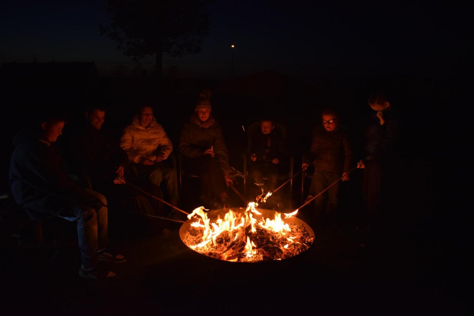 De Meiboom Vakantiehoeve Tot 21 Pers Langemark Kültér fotó
