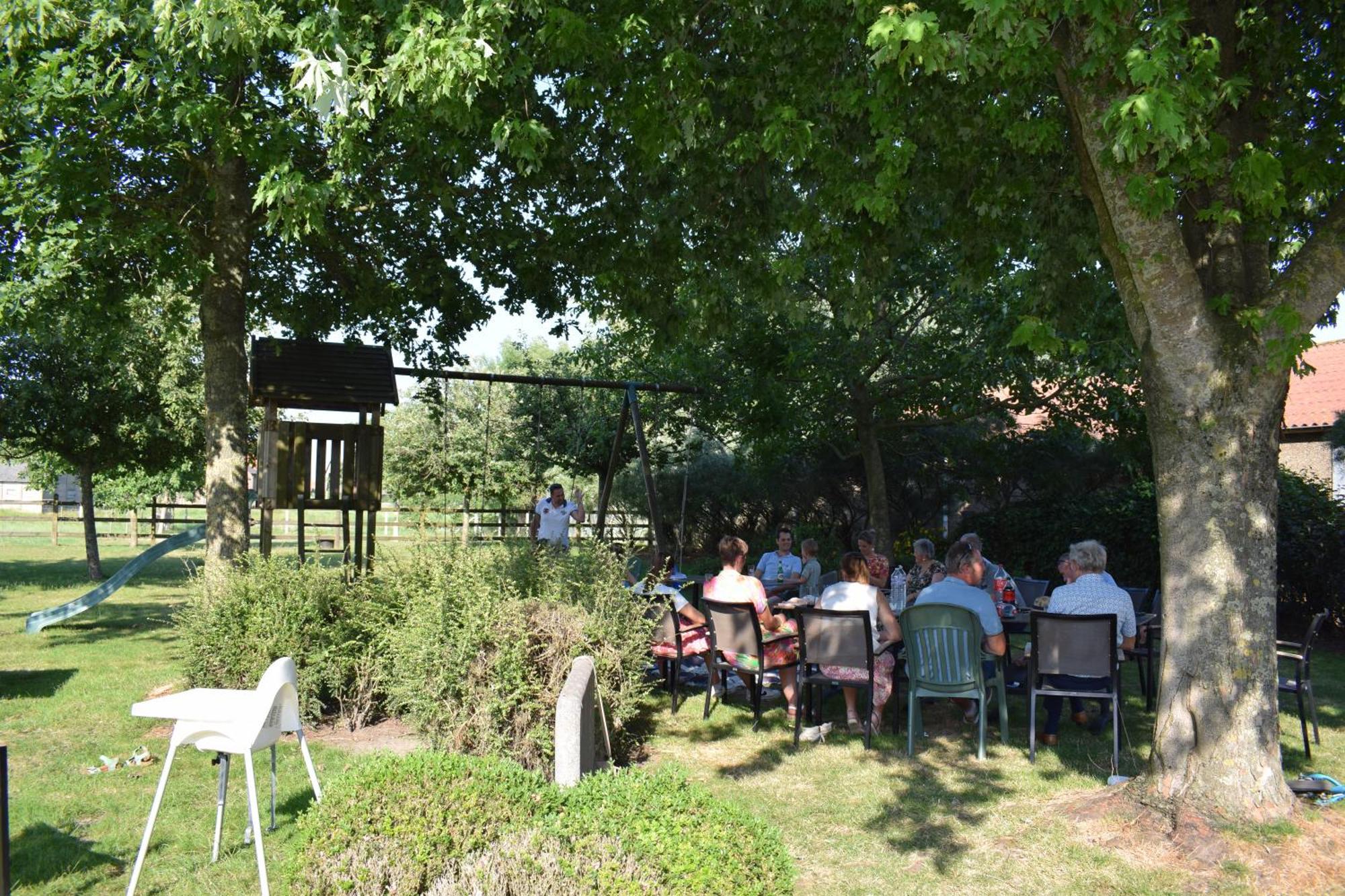 De Meiboom Vakantiehoeve Tot 21 Pers Langemark Kültér fotó